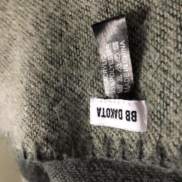 Two tone grey wrap. One size. BB Dakota - Picture 4 of 4